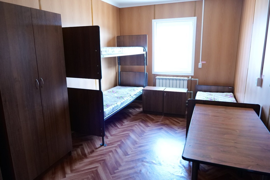 Типовая комната в общежитии вахтового жилого комплекса ООО «Газпром НГХК», предоставленном ГБУЗ ЯНАО «НЦГБ» в рамках взаимодействия в борьбе с COVID-19